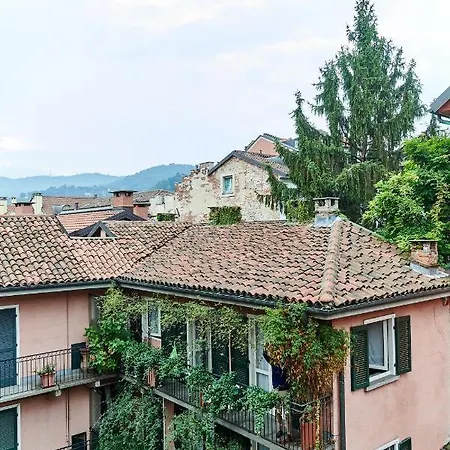 Tra I Tetti E Il Cielo *