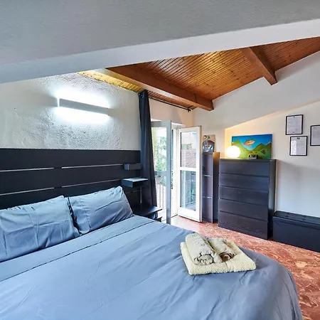 Tra I Tetti E Il Cielo Turin