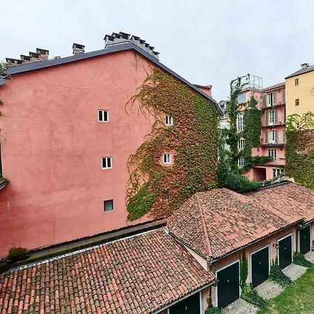 Tra I Tetti E Il Cielo 토리노