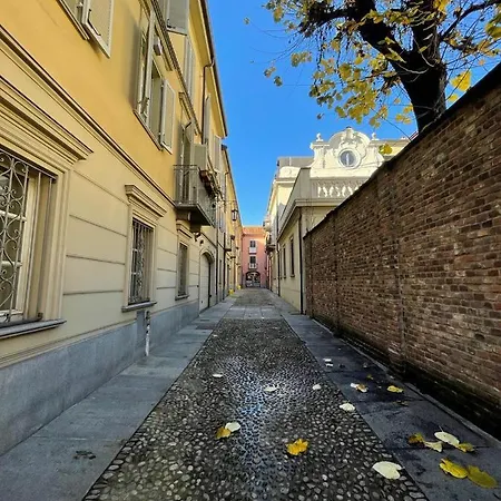 Tra I Tetti E Il Cielo Turin