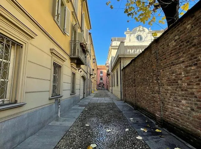 Tra I Tetti E Il Cielo Turin