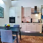 Tra I Tetti E Il Cielo Apartment